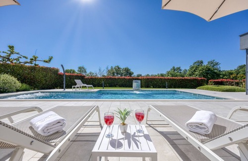 Kringa Villa | Villa Blanka in Central Istria for 8 persons with 50 m2 private pool, jacuzzi and free bikes