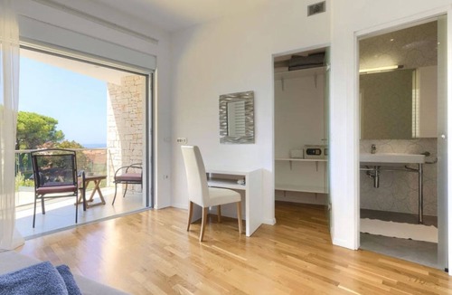 Krizine Apartment | Villa BOBO's Place with Jacuzzi (79169-A1) - Umag