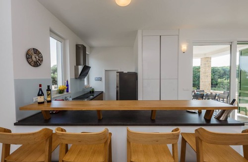 Lun House | Villa Bramasole Lun by Interhome