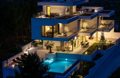 Dugi Rat Villa | Villa Briig-4 en-suite bedrooms, gym, fun-zone, private heated 42sqm pool,