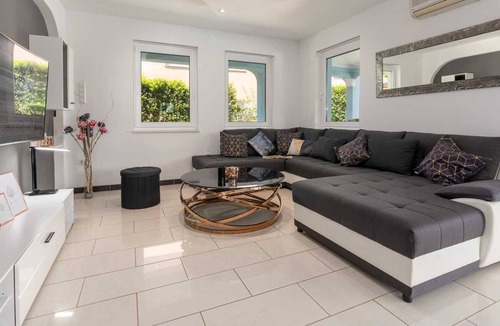 Musalez Villa | Villa Deep Blue with whirlpool, sauna and heated pool with solar cover.