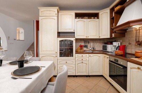 Gulici Villa | Villa Duga in Poreč for 12 people with 36 m2 heated pool, sea view & only 1,2 km from beach
