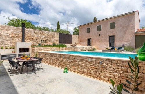 Golas Villa | Villa Elena - Four Bedroom Villa with Pool