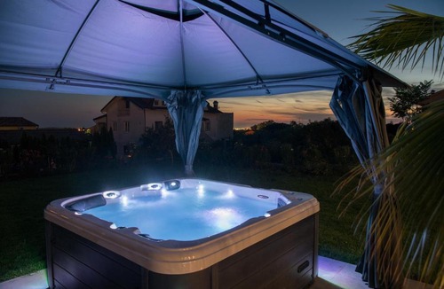 Vilanija Apartment | Villa Esea: Poolside Paradise & Relaxing Retreats