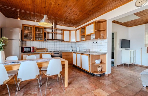 Cesarica Apartment | Villa Figs beachfront Apartman 2 By Villas Guide