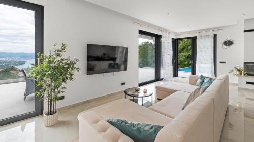 Pobri House | Villa Gabi by Villas Holiday