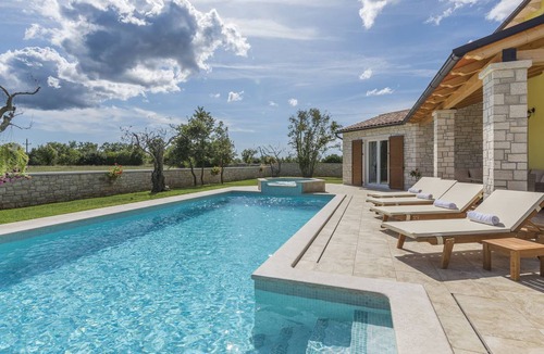 Jakovici House | Villa Gardenia with pool, garden and jacuzzi
