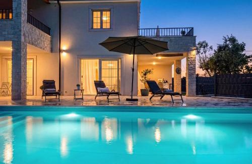 Nova Vas Villa | Villa Gaudeo with pool and EV station