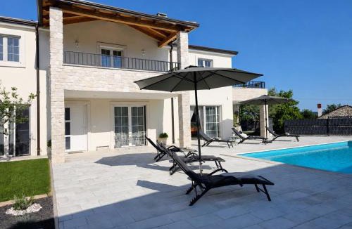 Nova Vas Villa | Villa Gaudeo with pool and EV station