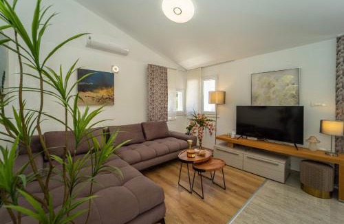 Potirna Apartment | Villa Green Bay Apartments