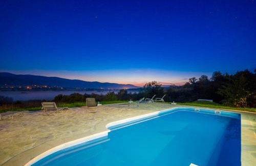 Plaski Villa | Villa Hills