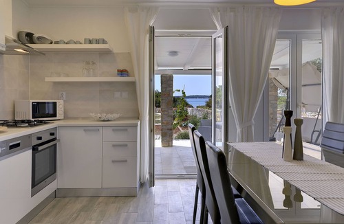Peroj Villa | Villa in Peroj near the Sea with Terrace