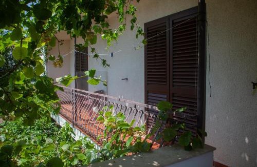 Murter Apartment | Villa Ivanka Murter ap A sa grijanim bazenom i besplatnim parkingom
