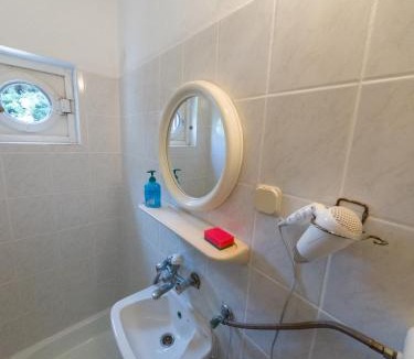 Murter Apartment | Villa Ivanka Murter ap D sa grijanim bazenom i besplatnim parkingom