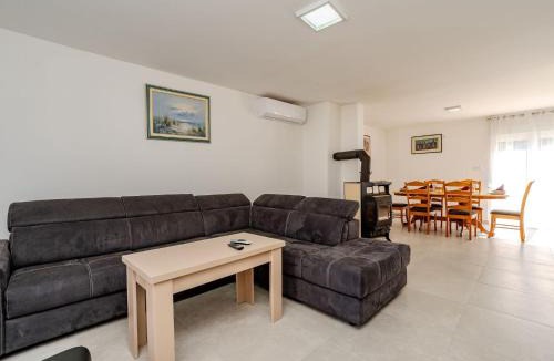 Donji Karin Villa | Villa Ivanovi Dvori - Seven Bedroom Villa with Private Pool