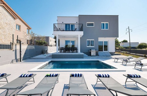 Policnik House | Villa IviCasa with pool by Interhome