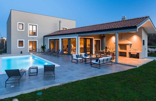 Vrh Villa | Villa & Jardin - Luxury Villa with swimming pool