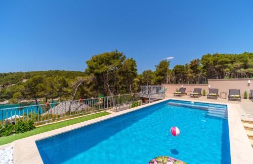 Cove Osibova (Milna) Villa | Villa Karmelota
