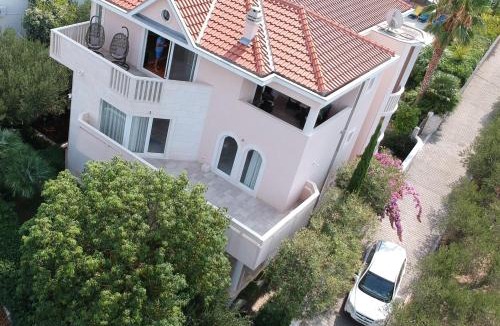 Splitska Apartment | Villa Keti apartments Pool & Wellness