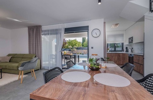 Kornic Villa | Villa Lana – Heated Pool & Stylish Island Stay