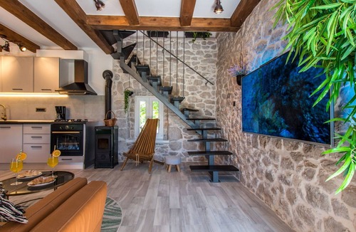 South Croatia Coast House | Villa Le Adria - Privater HotTub- Kostenloses Parken am Strand by Interhome