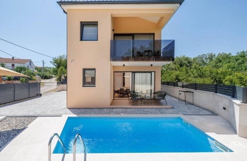 Gabonjin Villa | Villa LeSt with heated pool and EV Charger