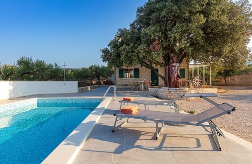 Praznica Villa | Villa Lombrodica - Two Bedroom Villa, Sleeps 6