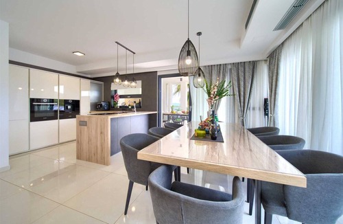 Vrh Villa | Villa LUMINOSA with outdoor and indoor pool and sauna