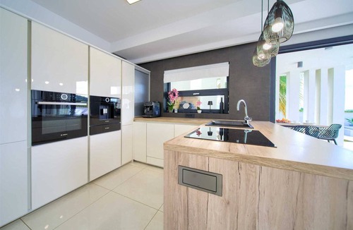 Vrh Villa | Villa LUMINOSA with outdoor and indoor pool and sauna