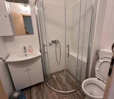 Ljubac Apartment | Villa M, Apartment for 6 Persons direct seaside, ground floor