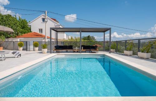 Tugare Villa | Villa Magnolia I Heated Pool & Hot Tub near Omiš, 10 Guests