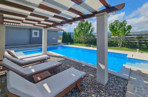 Donji Prolozac Villa | Villa Maja w/pool, sauna, whirlpool
