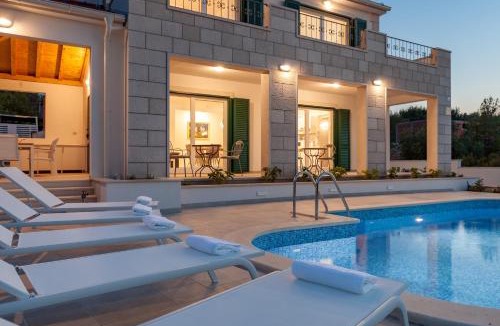Cove Osibova (Milna) Villa | Villa Makarac - Heated Pool, Beach 140m & Kids Playground I Brač