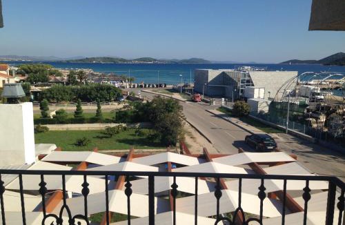 Tribunj Apartment | Villa Manda with sea view, 2 terraces & parking