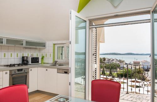 Tribunj Apartment | Villa Manda with sea view, 2 terraces & parking