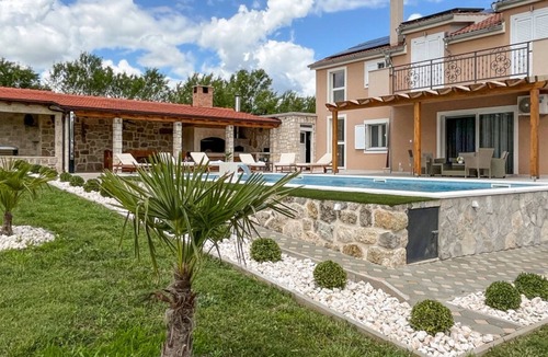 Ruzic Villa | Villa Maria with Outdoor Pool - Five Bedroom Villa with Outdoor Pool