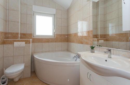 Kastel Stari Apartment | Villa Marijana