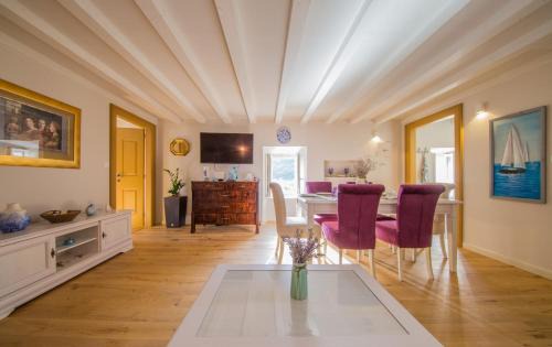 Komiza Apartment | Villa Martina