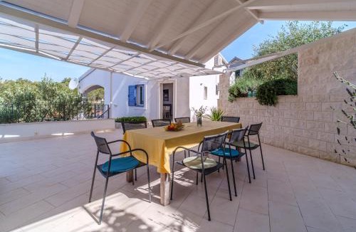 Cove Makarac (Milna) Villa | Villa Milna Bay - Heated Pool, Sea Views & Near Beach I Brač Island