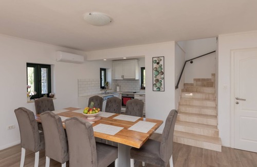 Lovrec Villa | Villa Mir - Makarska by Villas Guide