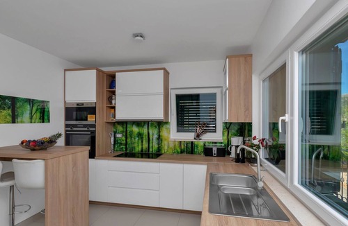 Lovrec House | Villa mit Panorama by Interhome