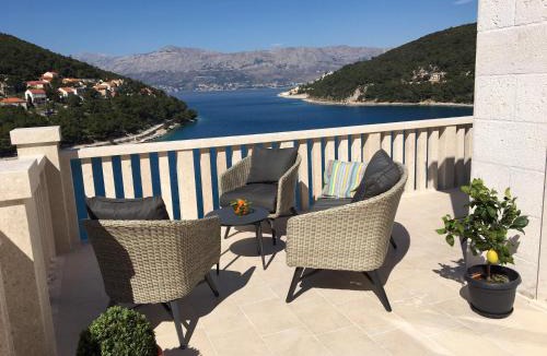 Pucisca Apartment | Villa More
