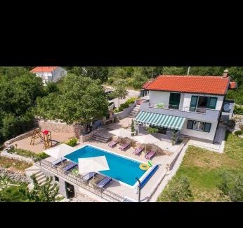 Lovrec Villa | Villa Old Garden