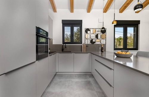 Kastel Villa | Villa Olive'r – Sleeps 6, 3 bedrooms, private pool, barbecue