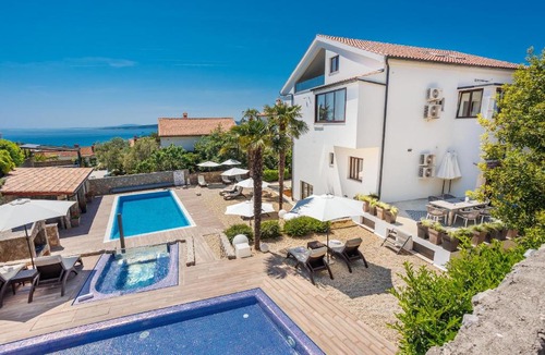 Krk House | Villa Palma Krk Penthouse apartment with sea view and private jacuzzi
