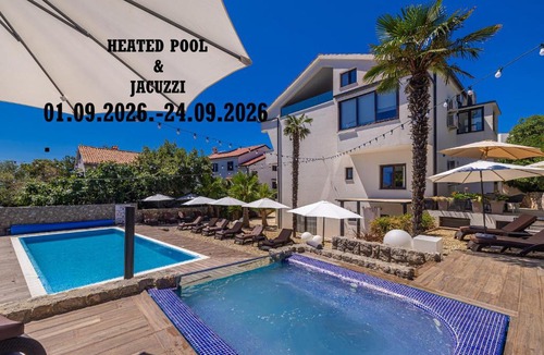 Krk House | Villa Palma Krk Penthouse apartment with sea view and private jacuzzi