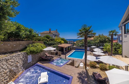 Krk House | Villa Palma Krk Penthouse apartment with sea view and private jacuzzi