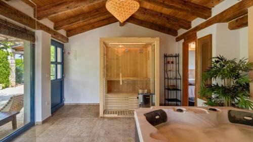Vardica Villa | Villa Paradiso by Villas Guide