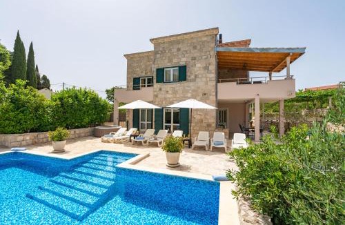 Gromaca Villa | Villa Petmat - Elegant Country Villa with Private Pool & 6 Bedrooms