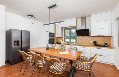 Butkovici Villa | Villa Philia – Beautiful villa with Heated Salt Water Pool (included in the price)